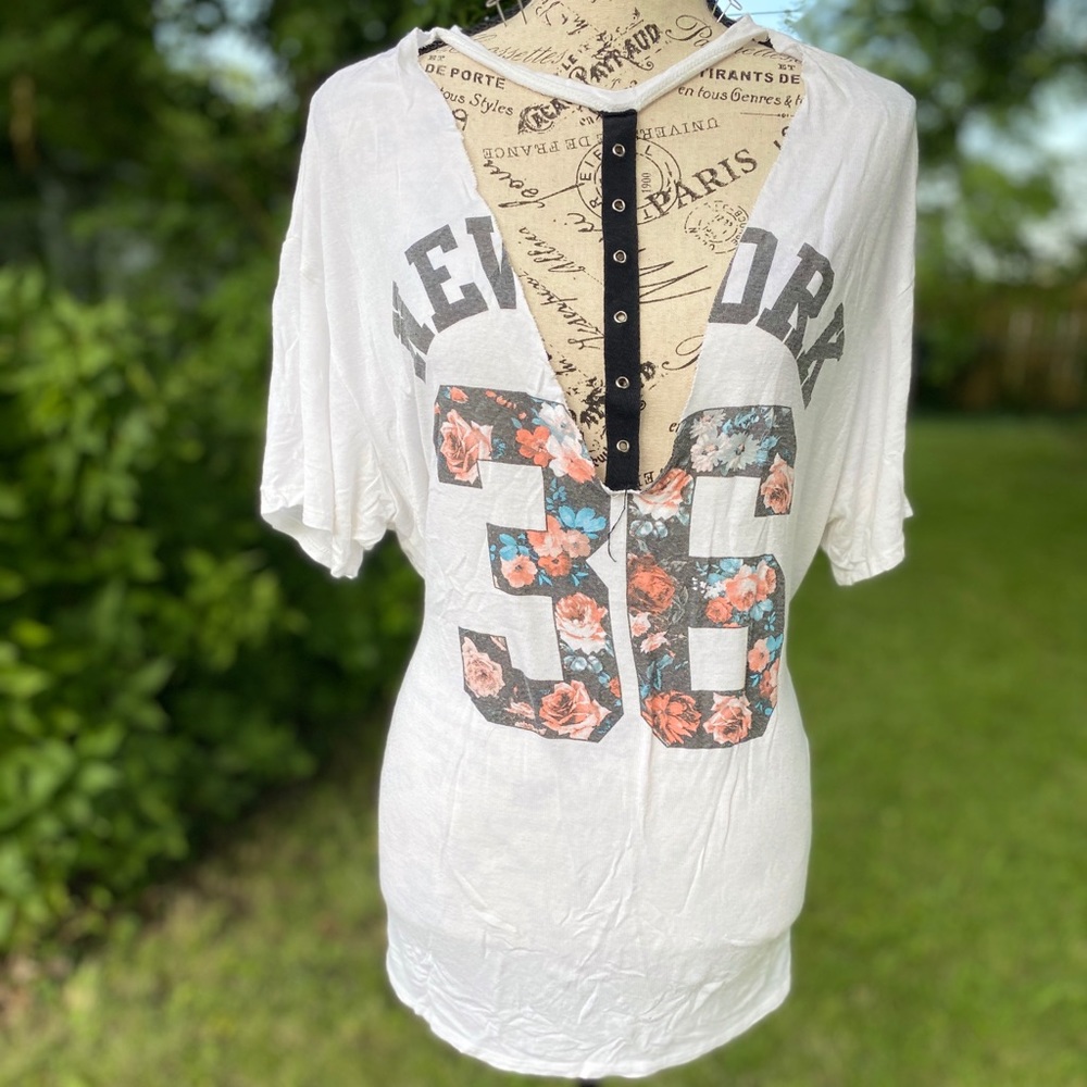 Choker style T-shirt with front cut out - Picture 2 of 7